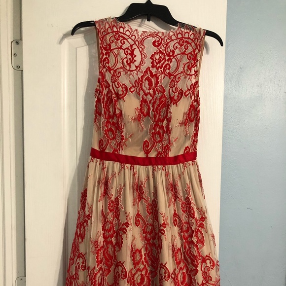 Jodi Kristopher Lace Dress - Picture 2 of 4